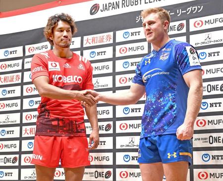 　開幕カードでの健闘を誓う神戸Ｓ・山中亮平とＳＡ浦安・シェーン　ゲイツ（撮影・金田祐二）