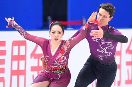 　フリーに向けて調整する小松原美里、小松原尊組（撮影・堀内翔）