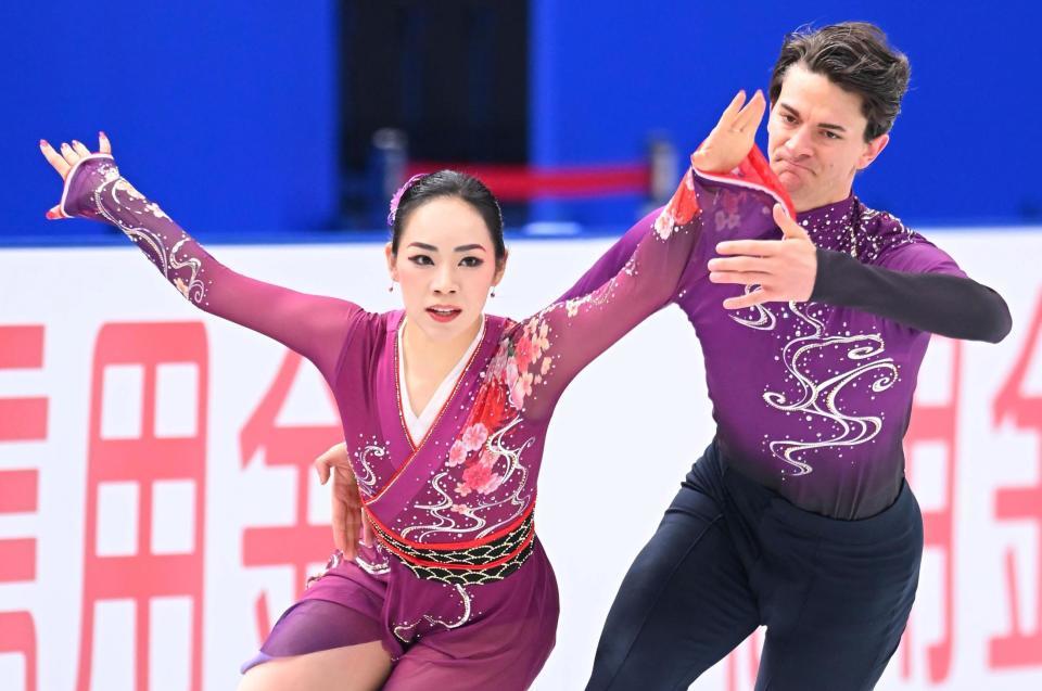 　フリーに向けて調整する小松原美里、小松原尊組（撮影・堀内翔）