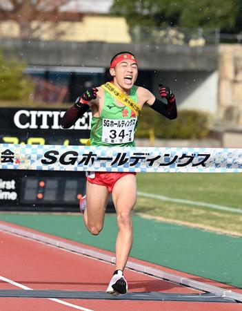 １位でゴールする世羅・村上響＝たけびしスタジアム京都（撮影・山口登）