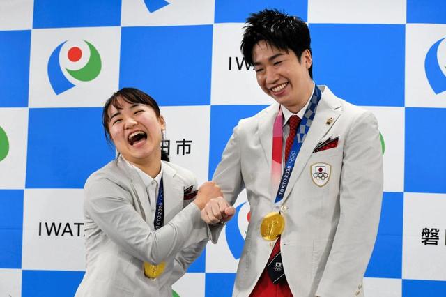 水谷隼＆伊藤美誠、凱旋報告会に３０００人「金メダルは奇跡、今でも信じられない」