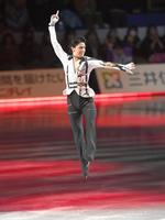 メダリスト・オン・アイスに登場した羽生結弦＝さいたまスーパーアリーナ（撮影・堀内翔）