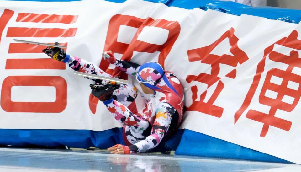 　男子５００メートルで転倒した加藤条治