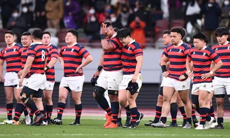 悔し涙を見せる京産大フィフティーン（撮影・園田高夫）