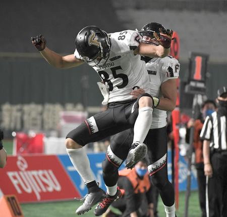 ２Ｑ、タッチダウンを決め喜ぶ富士通・松井理己（撮影・金田祐二）