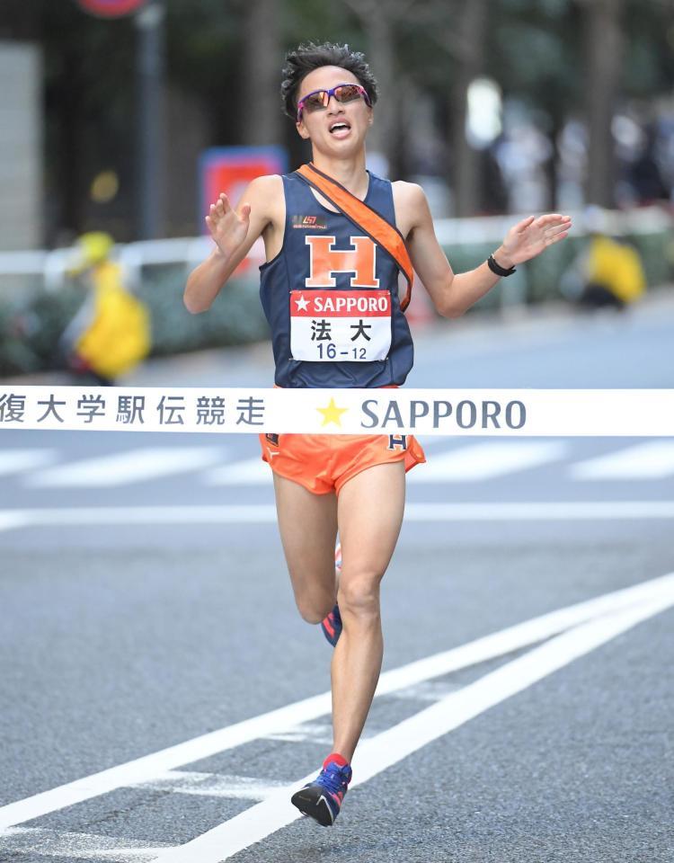 　総合１０位でゴールした法大・川上有生（撮影・伊藤笙子）