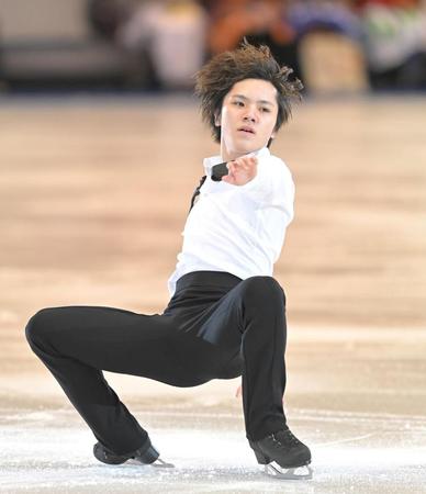 オープニングセレモニーで熱演する宇野昌磨（撮影・高部洋祐）