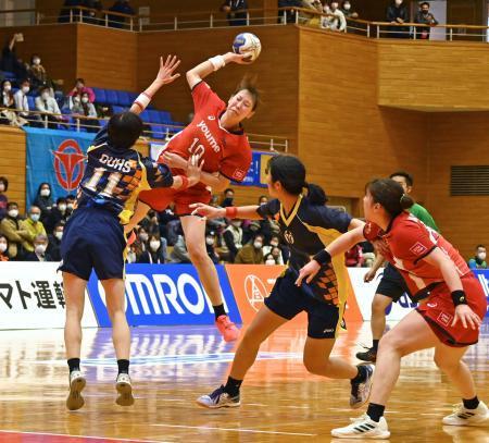 北国銀行とイズミが決勝へハンドボール、日本選手権女子