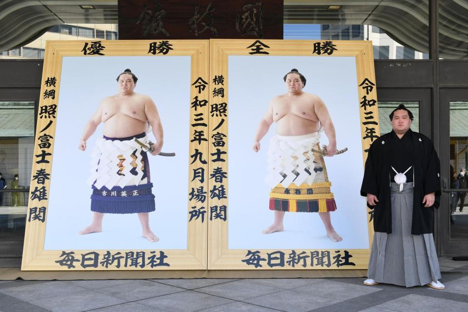 照ノ富士に優勝額を贈呈 １０３年ぶりの記録へ いい相撲を見せて頑張ります スポーツ デイリースポーツ Online