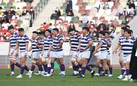 　帝京大に敗れがっくりの明大フィフティーン（撮影・金田祐二）