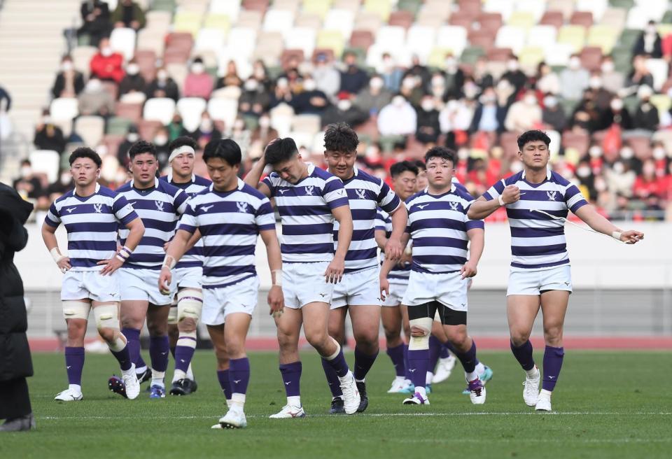 　帝京大に敗れがっくりの明大フィフティーン（撮影・金田祐二）