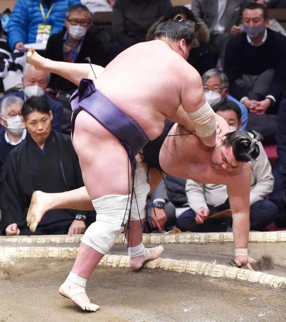 照ノ富士は相手圧倒３連勝　宇良は大関貴景勝を撃破、インタビューに「分からないです」