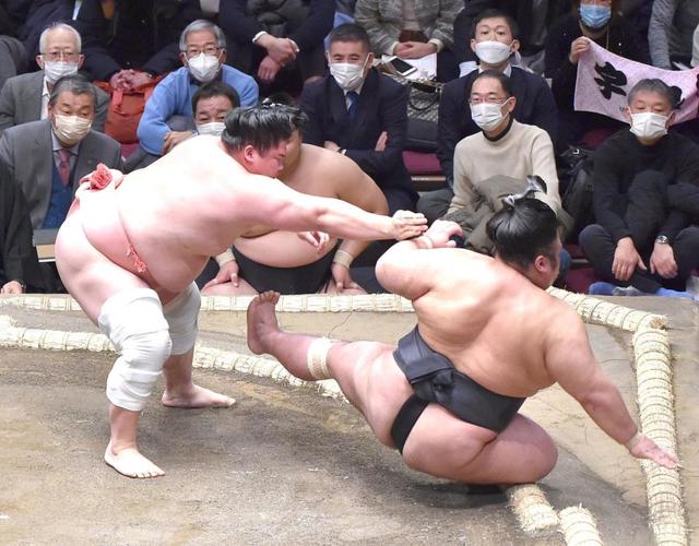 宇良 ど根性星　前日脳振とうも貴景勝に取り直しの末