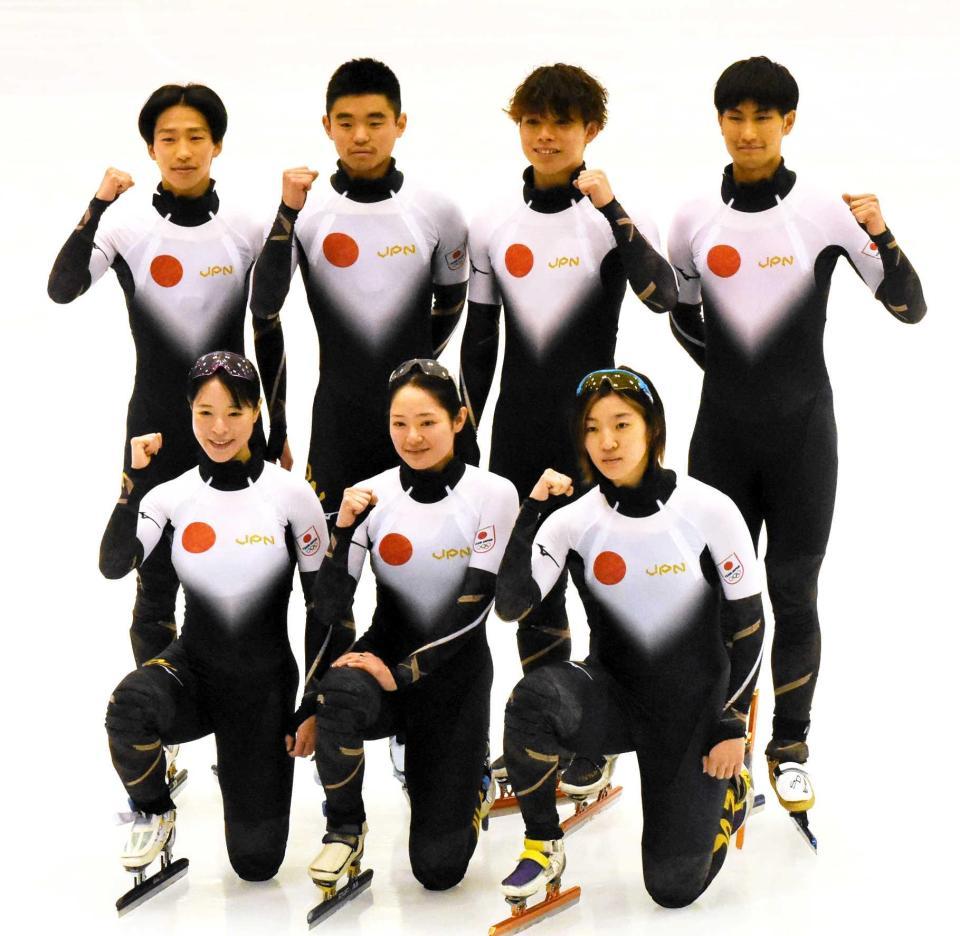 　ショートトラック日本代表の（前列左から）菊池純礼、菊池悠希、神長汐音（後列左から）小池克典、菊池耕太、宮田将吾、吉永一貴