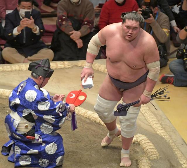 横綱照ノ富士が１敗を守る　御嶽海との優勝争い並走続く