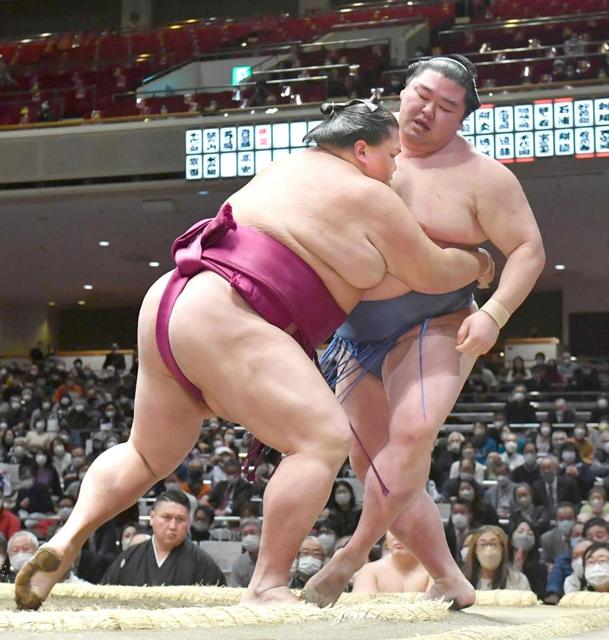 御嶽海　２場所連続２桁星、直近３場所３０勝目　正代破って大関とり足固め