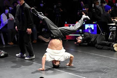 　キレのあるダンスで魅了したシゲキックスこと半井重幸