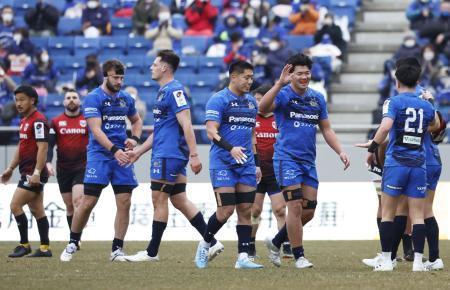 　横浜に勝利し、喜ぶ埼玉フィフティーン＝熊谷ラグビー場