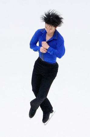 　演技する友野一希＝タリン（ロイター＝共同）