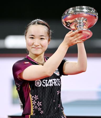 卓球、女子は伊藤が３度目Ｖ男子は戸上が初優勝