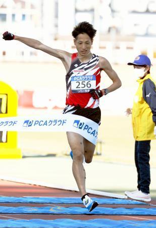 ２７歳西山が優勝、鎧坂２位別大マラソン、ＭＧＣ６人