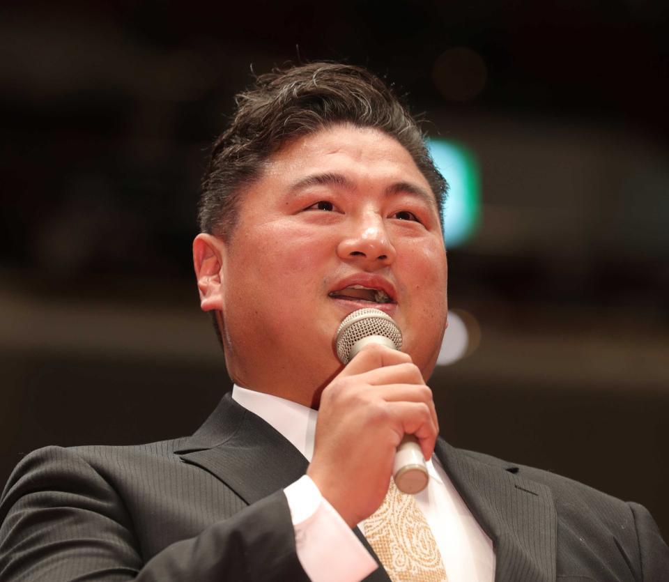 　中村親方（元関脇嘉風）