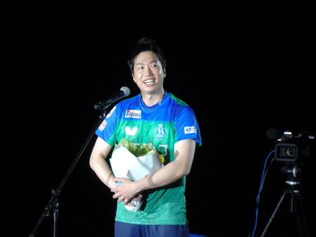 引退セレモニーでスピーチする水谷隼