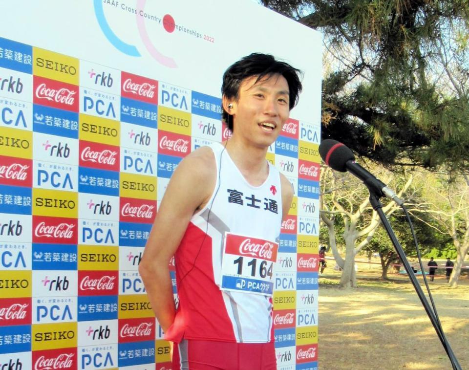 日本選手権クロスカントリーで優勝した松枝博輝＝海の中道海浜公園