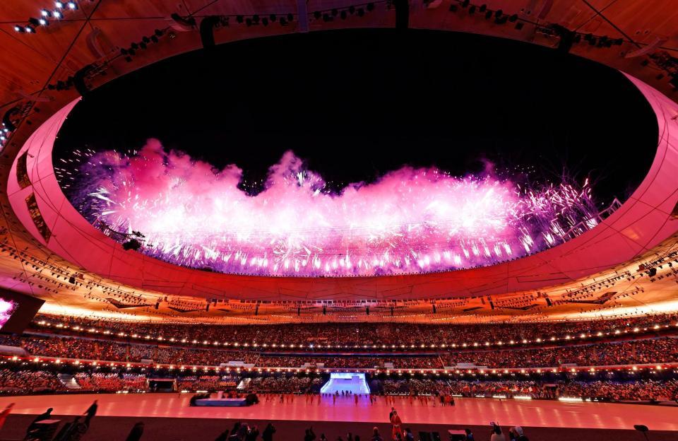 　北京冬季パラリンピックの開会式で打ち上げられた花火＝北京（共同）