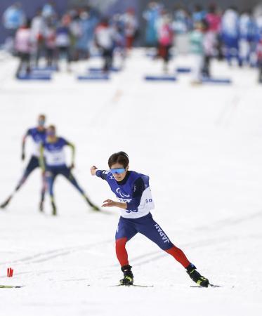 　男子スプリント・フリー立位準決勝　力走する川除大輝＝張家口（共同）