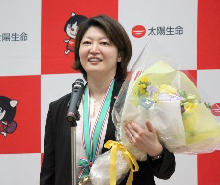 　勤務先の太陽生命の慰労式に出席したアイスホッケー女子日本代表の久保英恵＝１１日、東京都内