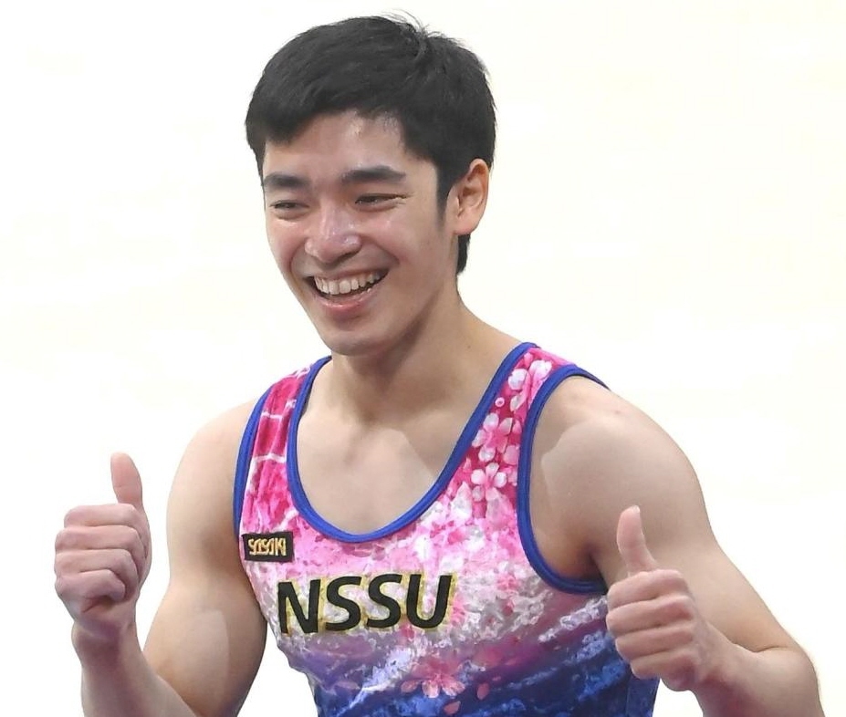 ゆかの演技を終えて笑顔を見せる白井健三氏（撮影・堀内翔）