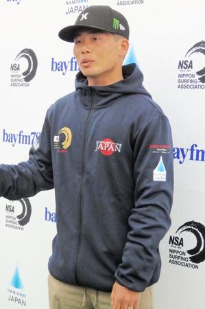 　取材に応じる大原洋人