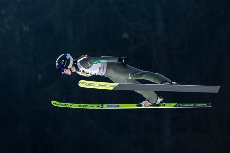 　ノルディックＷ杯複合、女子個人最終第８戦、葛西春香の前半飛躍＝１３日、ショーナッハ（ＡＰ＝共同）