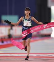 　日本勢最高の３位でゴールする安藤友香