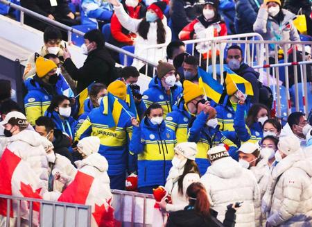 　北京冬季パラリンピックの閉会式会場に到着したウクライナの選手たち（共同）