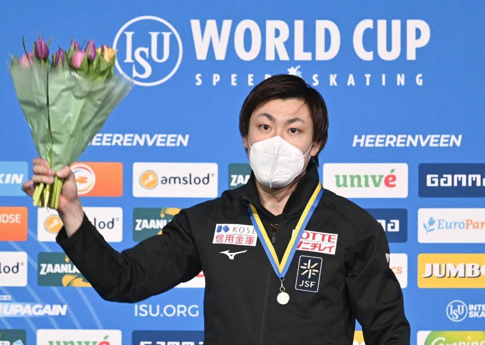 　男子５００メートルで優勝した新浜立也（共同）