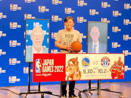 　ＮＢＡプレシーズンゲームの日本開催を発表した楽天の三木谷浩史会長兼社長