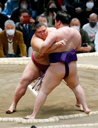 春場所６日目、御嶽海が５勝目高安は全勝、照ノ富士休場