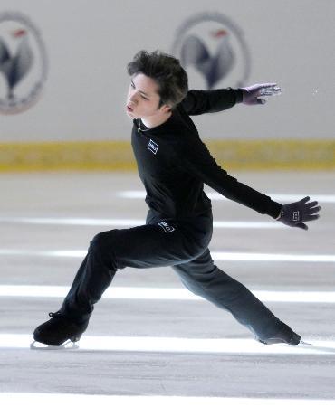 　練習で調整する宇野昌磨＝モンペリエ（共同）