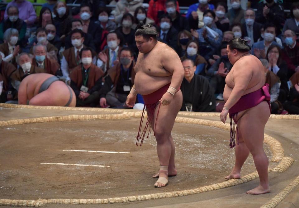 　御嶽海を破った高安（撮影・神子素慎一）