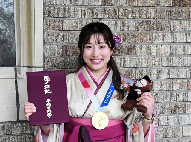 レスリング金メダルの須崎優衣、母の着物で華やかに早大卒業「全てが一生の思い出」