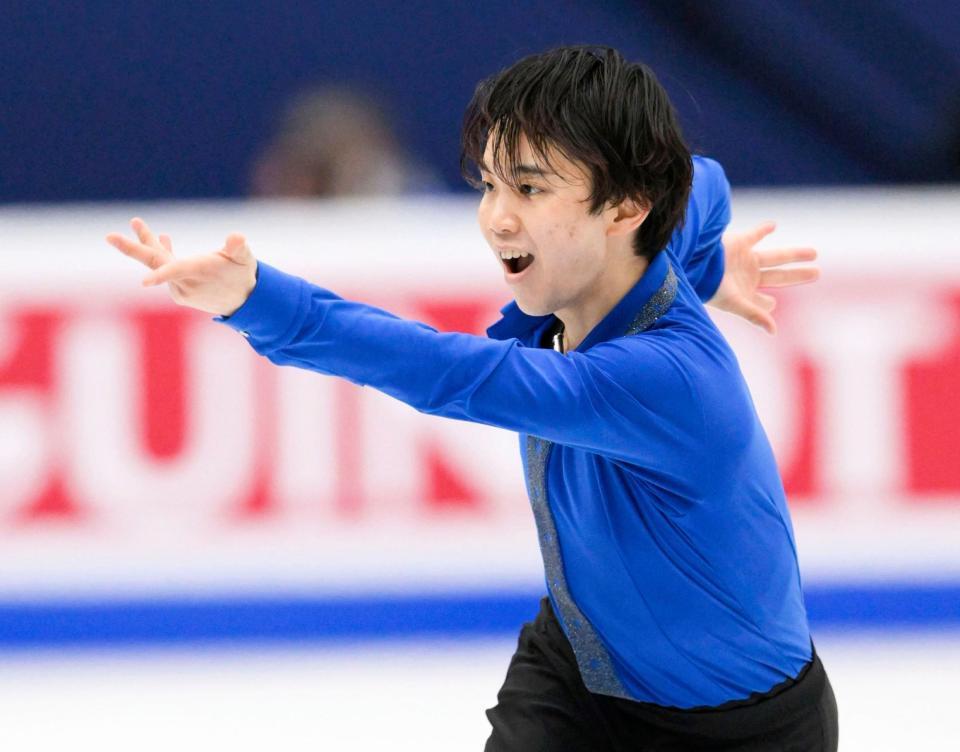 　男子フリーで演技する友野一希