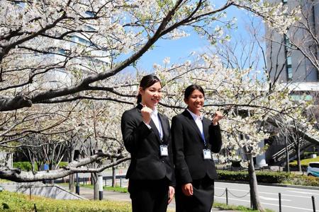 ミズノに入社した（左から）白井璃緒、児玉芽生＝ミズノ提供