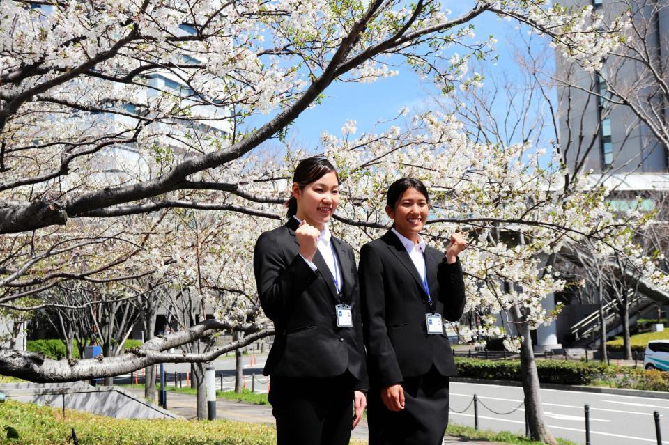 ミズノに入社した（左から）白井璃緒、児玉芽生＝ミズノ提供