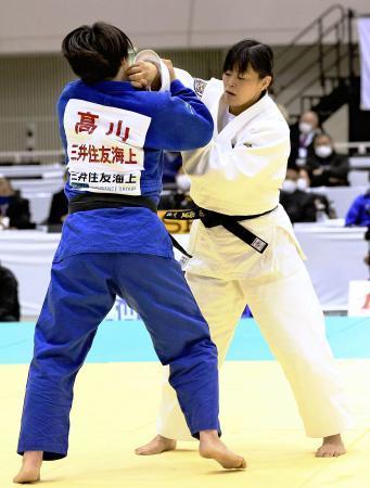 　女子７８キロ級決勝　高山莉加（左）を破り優勝した浜田尚里＝福岡国際センター（代表撮影）