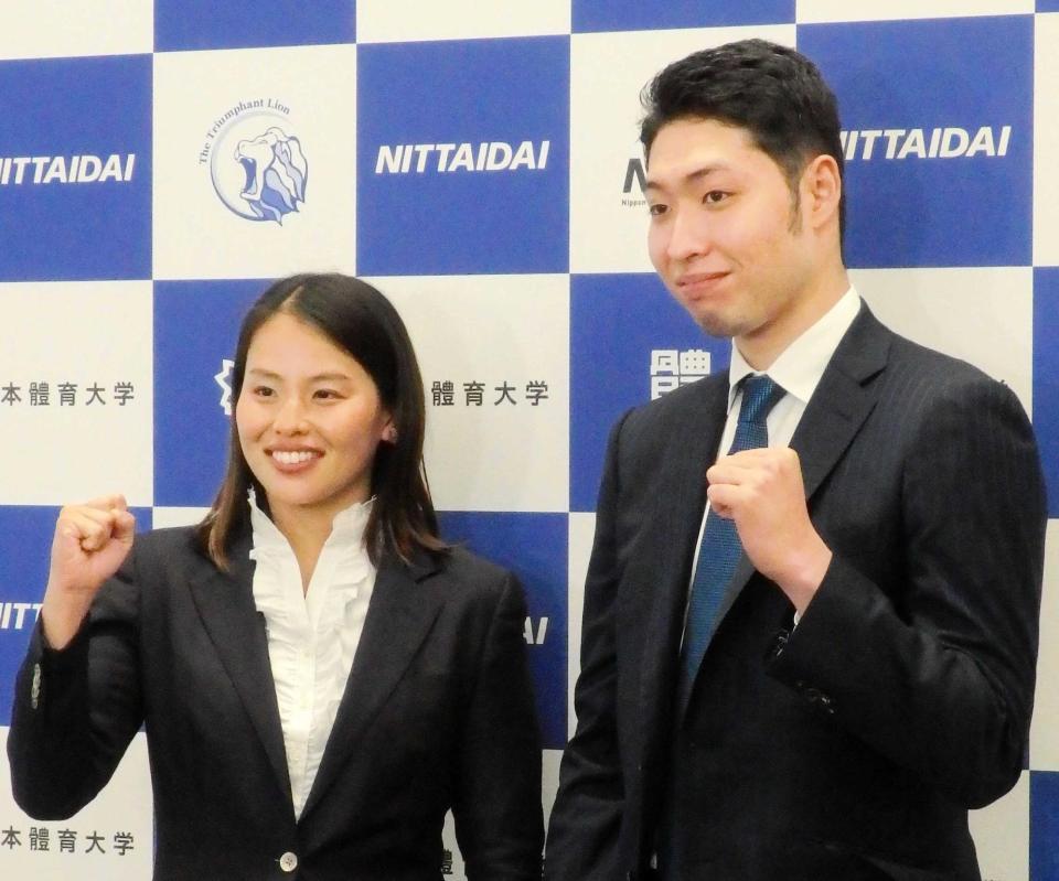 　日体大大学院の入学式に参加した萩野公介さん（右）と清水咲子さん