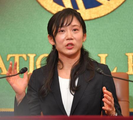 　日本記者クラブの会見で北京五輪を振り返る高木美帆（撮影・出月俊成）
