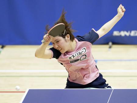 　女子決勝で木原美悠にストレート勝ちした平野美宇。杭州アジア大会のシングルス代表に決まった＝東京都北区の赤羽体育館