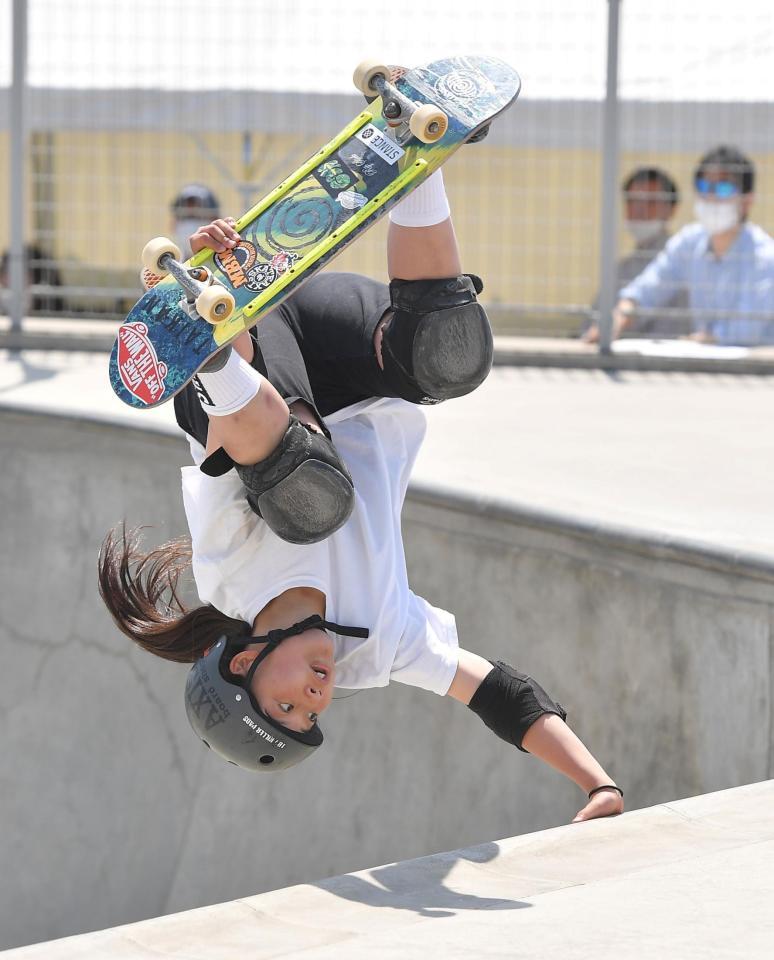 　「第１回マイナビスケートボード日本オープン」パーク女子決勝３回目で演技する草木ひなの（撮影・伊藤笙子）